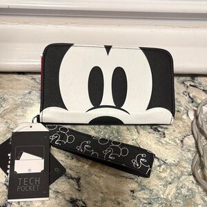 New with Tags Bioworld Mickey Mouse PU Leather Wristlet Tech Wallet